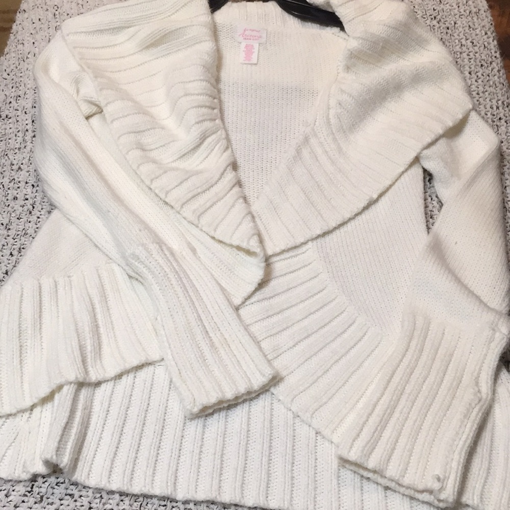 Women’s white cardigan, size medium.